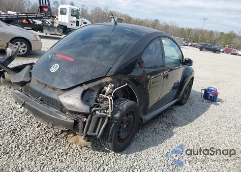 2010 Volkswagen New Beetle 2.5L Final Edition z USA, uszkodzony, nr VIN 3VWPW3AG9AM006255